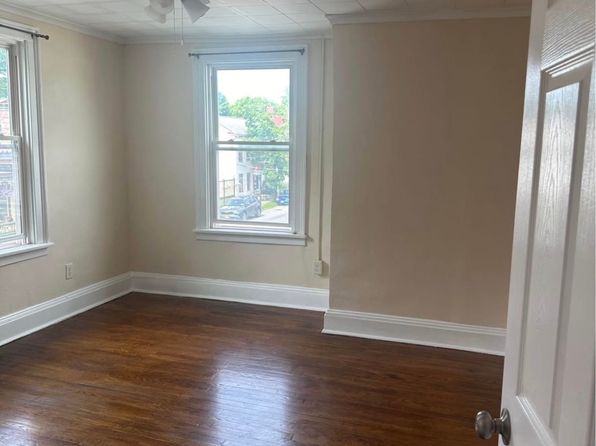 37 Middle St #2