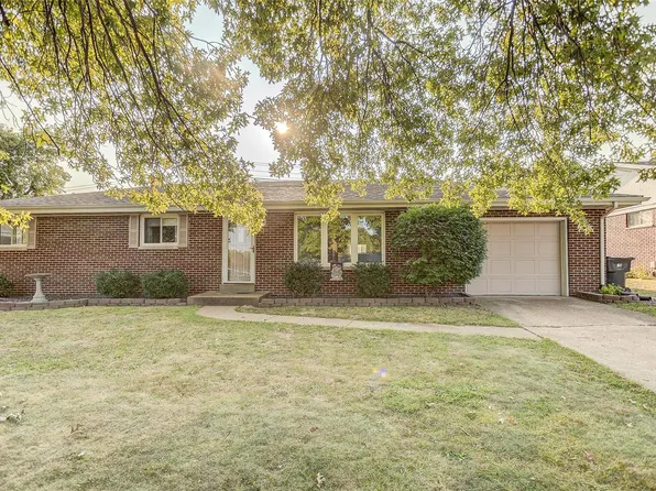 54 Patricia Ln, Belleville, IL 62226