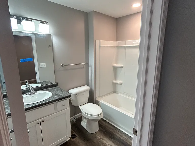 3100 Greenlawn Ave NE — Photo 7