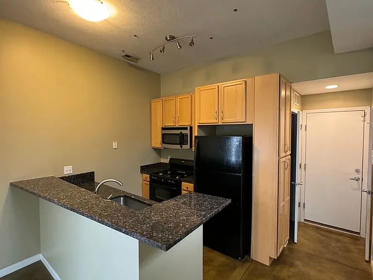 10335 Detroit Ave — Photo 6