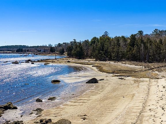 3rd image of 16 Bass Point Rd