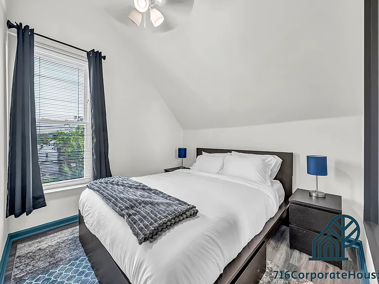 44 E Utica St #3D — Photo 4