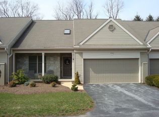 104 Deer Ford Dr, Lancaster, PA 17601