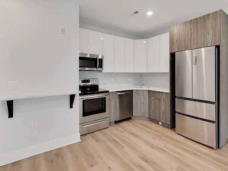 1723 Memorial Ave — Photo 14
