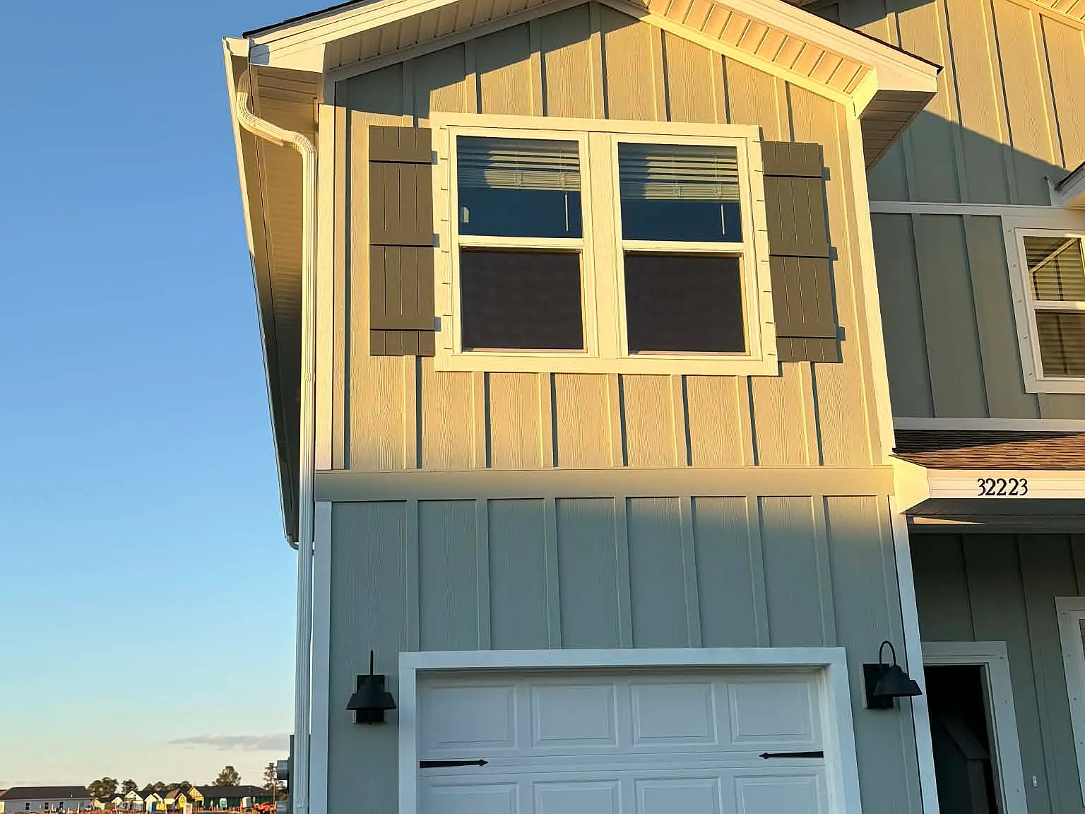 3 bed, 2.5 bath, 1437 sqft, $1,900 — Photo 2