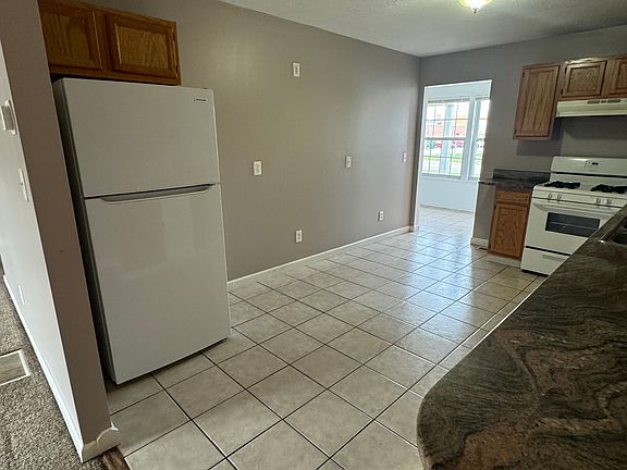 4th image of 120 Huntington Dr Unit 1