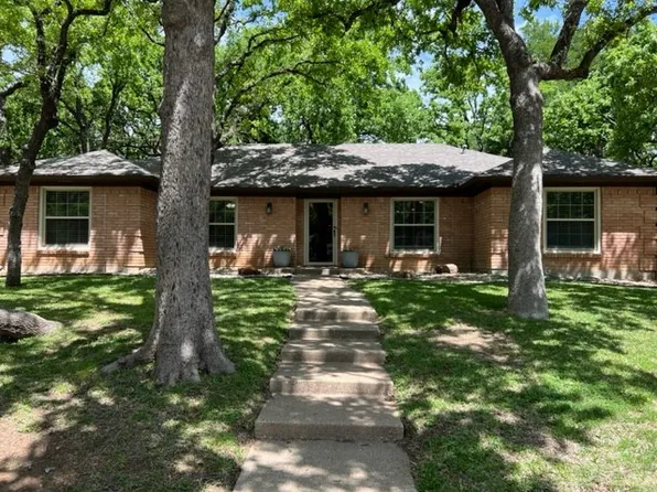 608 Circleview Dr S, Hurst, TX 76054