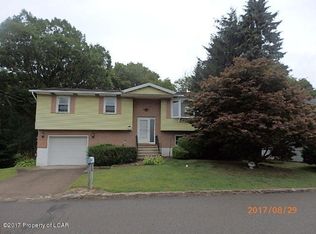 1037 Meade Ct, Hazleton, PA 18202