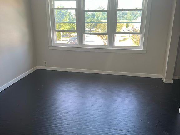3rd image of 47 Lakeview Ave #2