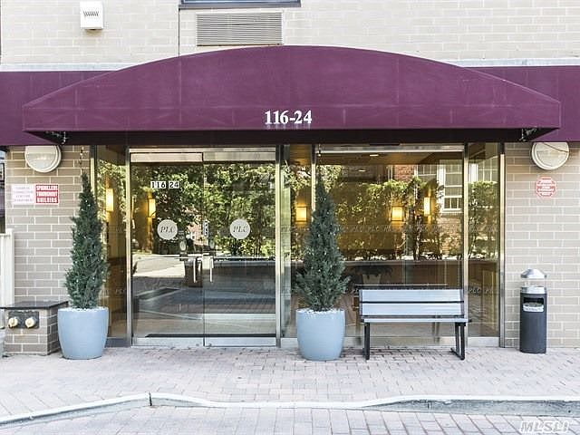 1st image of 11-624 Grosvenor Ln APT 10C