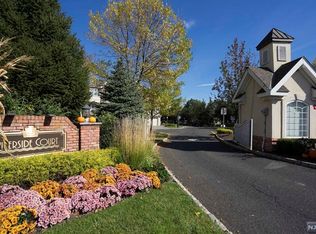 29 Mallard Pl, Secaucus, NJ 07094