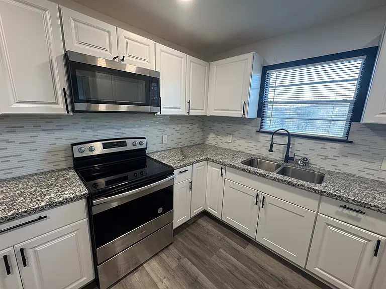 4740 Baywood Ln — Photo 8