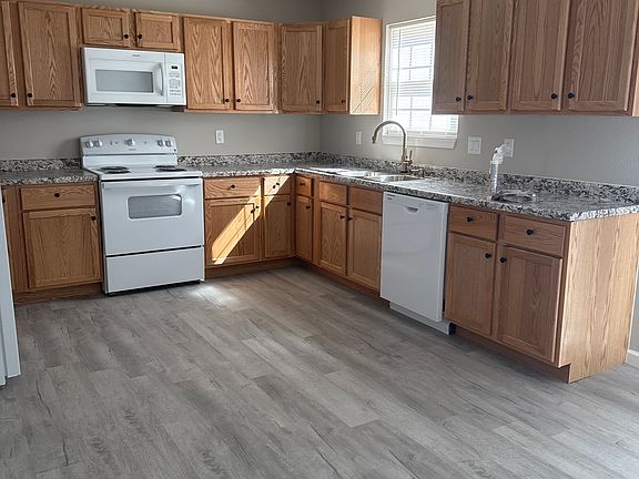 3rd image of 608 Highlandville Rd #C