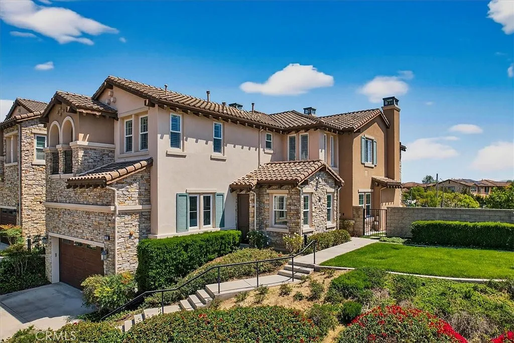 5 bed, 5.5 bath, 3457 sqft, $7,500 — Photo 3