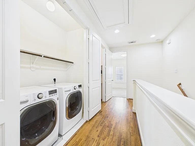 11025 Sherwood Grv — Photo 24
