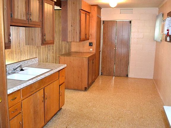 4th image of 160 1/2 W Broadway St