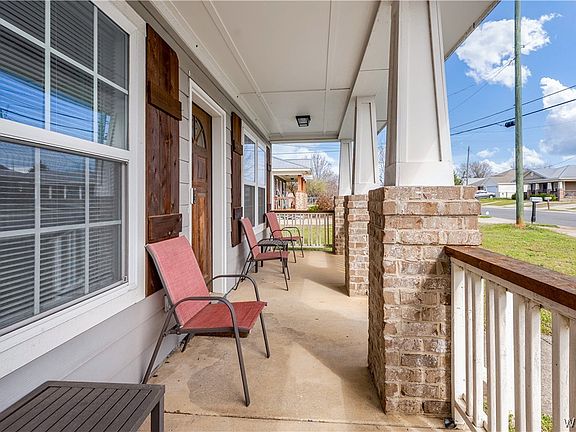 4th image of 63 Juanita Dr