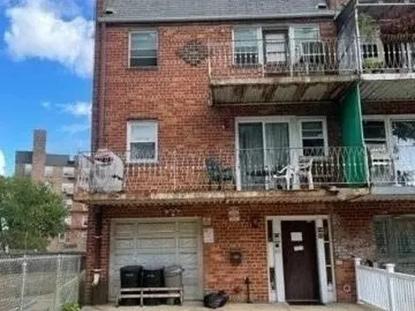 8465 Daniels St, Jamaica, NY 11435