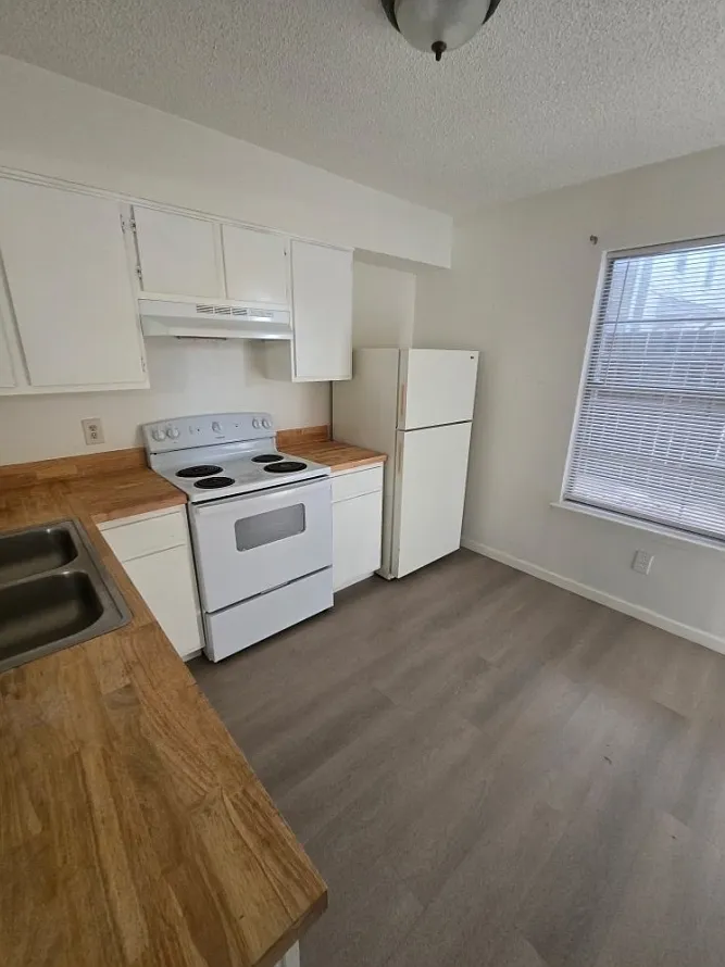 2 bed, 1.5 bath, 900 sqft, $1,150 — Photo 1