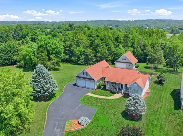 95 Sunny Field Rd, Wirtz, VA 24184