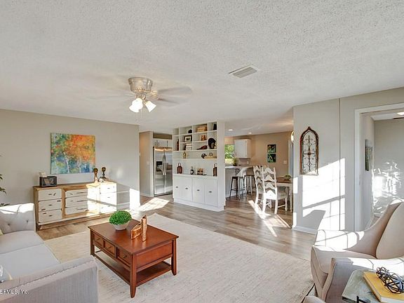 5th image of 7555 HILLOCK Drive S