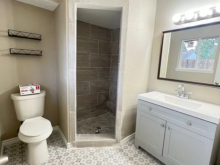 2410 Rolling Glen Dr — Photo 5