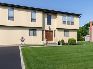 57 Ridgewood Ave, Brentwood, NY 11717