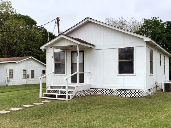 1009 S 3rd St, Ganado, TX 77962