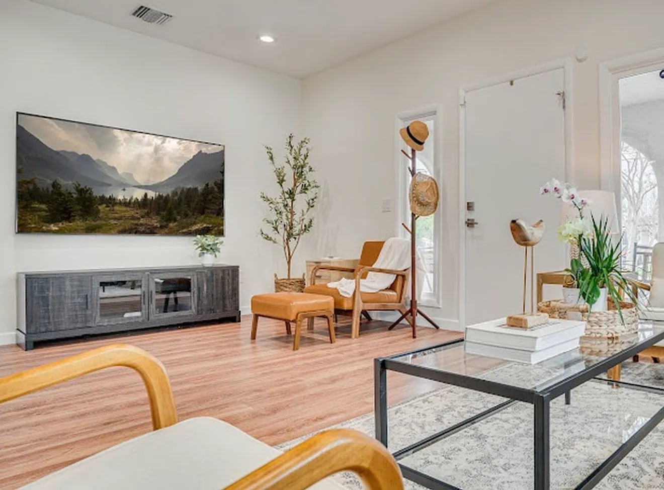 2 bed, 1061 sqft, $5,300 — Photo 3