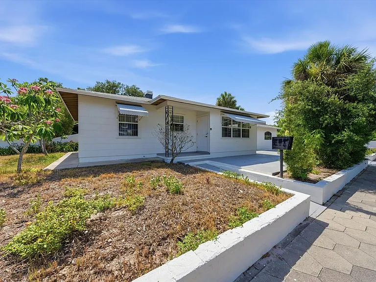 1647 Bay St SE — Photo 45