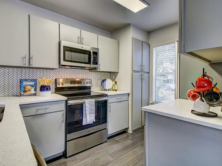 Noah Apartments — Photo 11