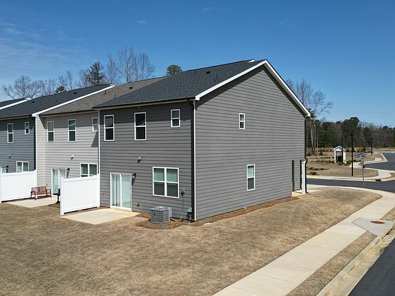 3rd image of 5203 Canberra Dr