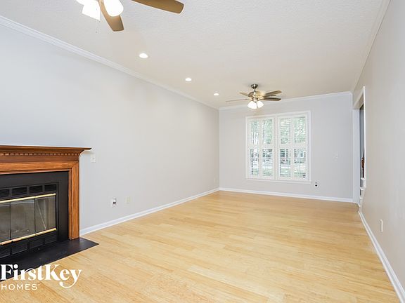 3rd image of 1 Irving Park Ln
