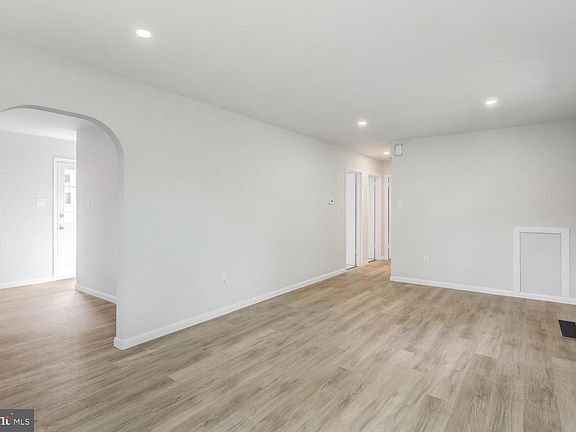 5th image of 821 Wabank St