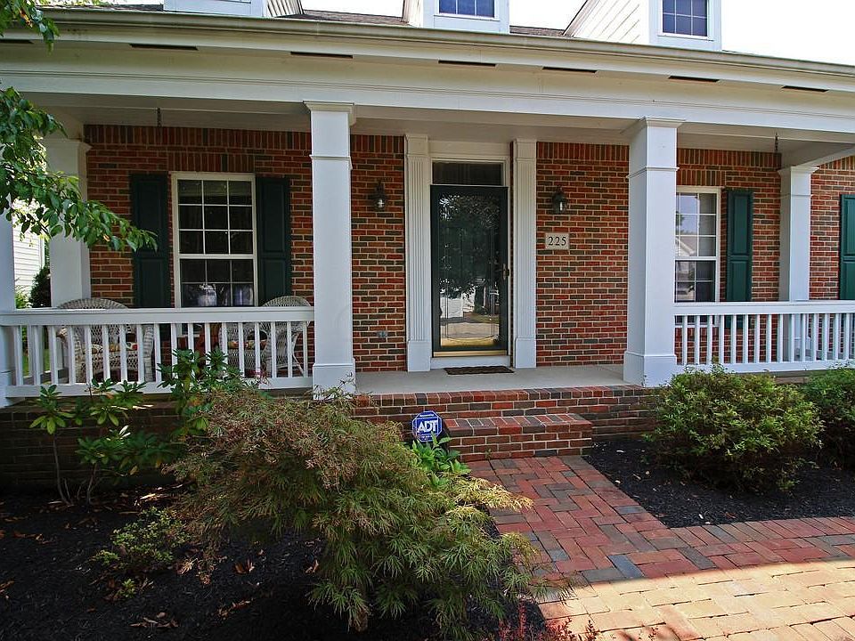 1st image of 225 Stamford Dr