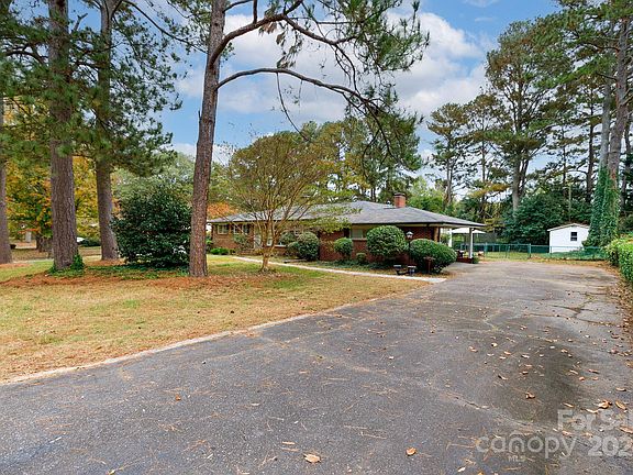 2nd image of 1418 Westbrook Cir