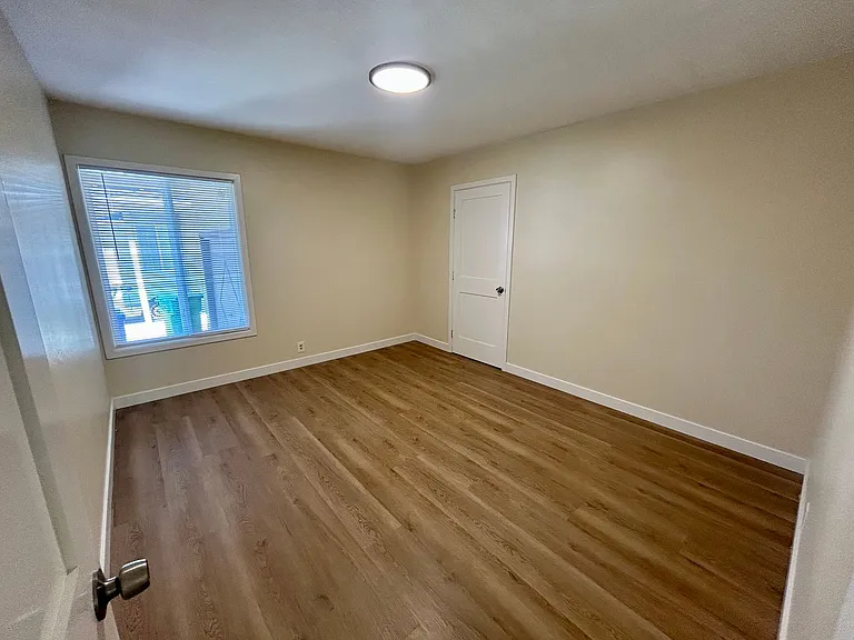 1254 Lillian Ave — Photo 8