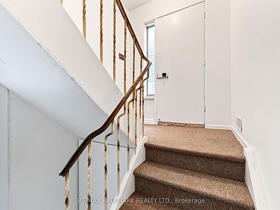 2nd image of 402 Kingston Rd