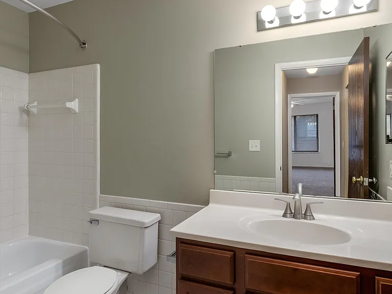 Maplecrest Apartments — Photo 23