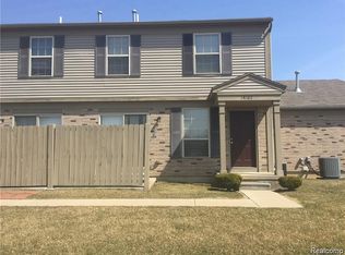 14102 Watersway Dr, Gibraltar, MI 48173