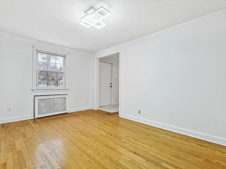 5-08 Essex Pl — Photo 3