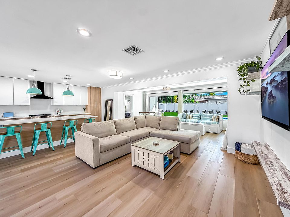 1st image of 1098 W Camino Real