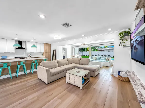 1098 W Camino Real, Boca Raton, FL 33486