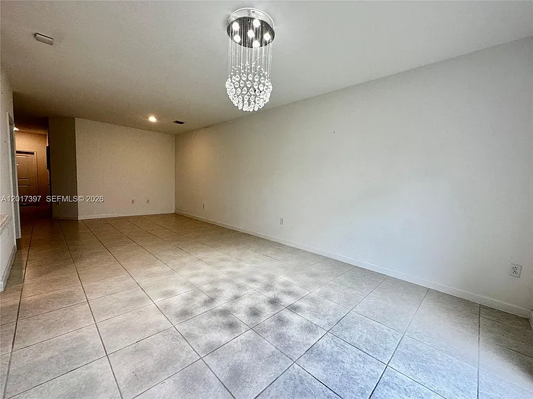 2685 SE 13th Ct — Photo 5