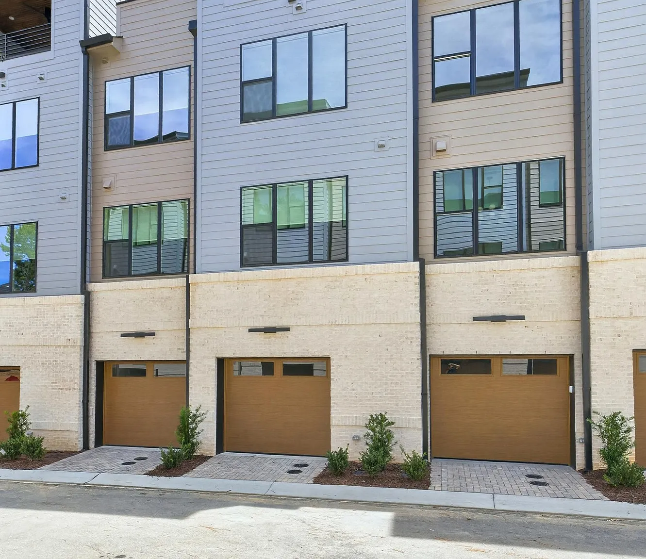 Walker Row Condominiums — Photo 1