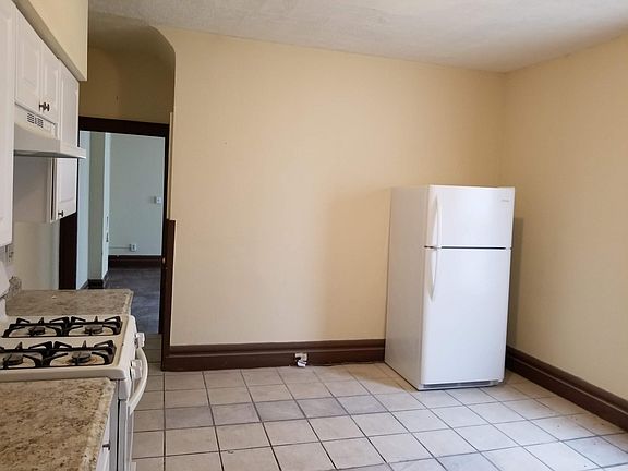 3rd image of 1297 W Broad St