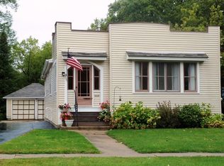 731 Clay St, Woodstock, IL 60098