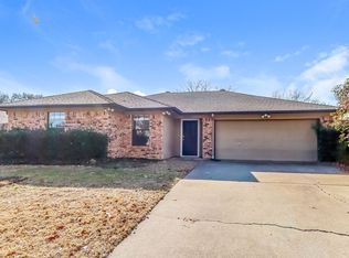 6520 Westridge Dr, Watauga, TX 76148