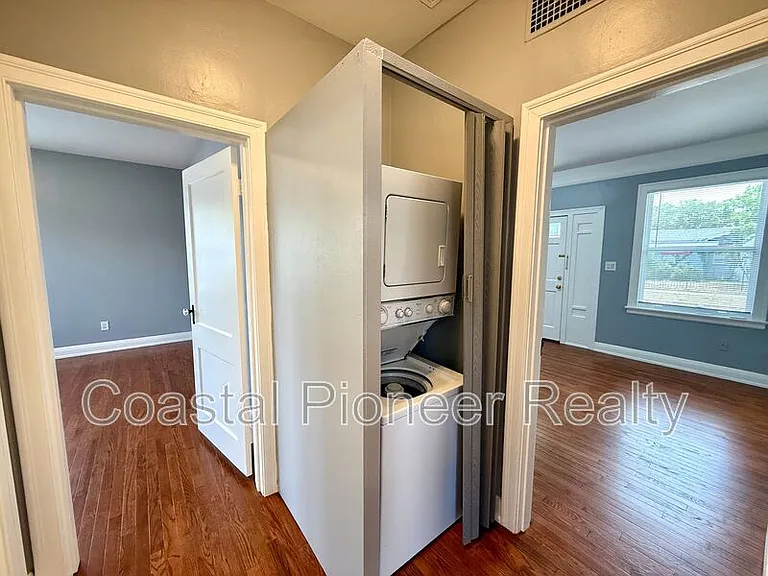 2323 W North B St — Photo 13