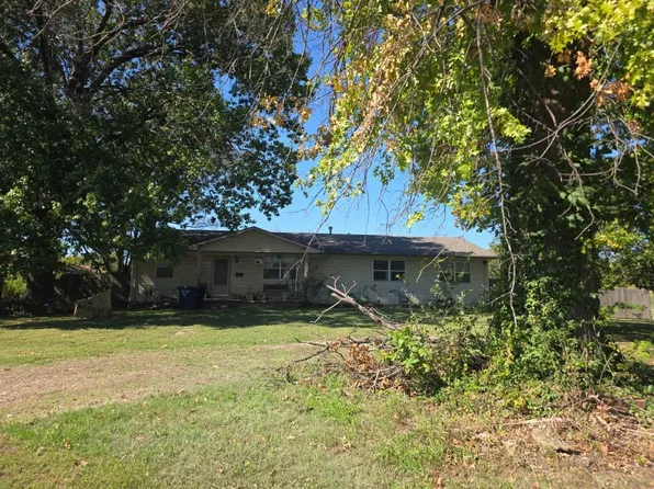 1711 Sunset Dr, Augusta, KS 67010
